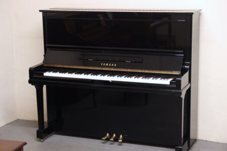 Pre-Owned Yamaha model U3, full view