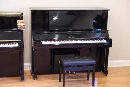 Pre-Owned Yamaha UX30A, full view