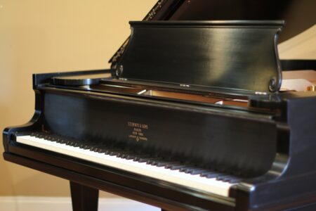 1905 Steinway model O, keyboard view