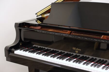 Pre-Owned Weber W-157 piano, keyboard view