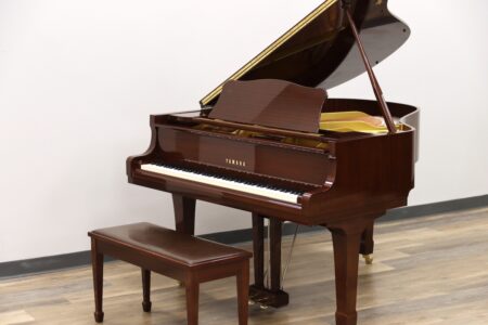 Pre-Owned Yamaha G1 in polish mahogany, full view