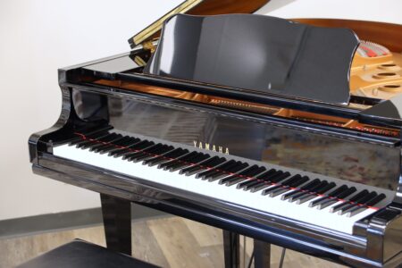 2006 Yamaha GC1 | PianoWorks | keyboard view